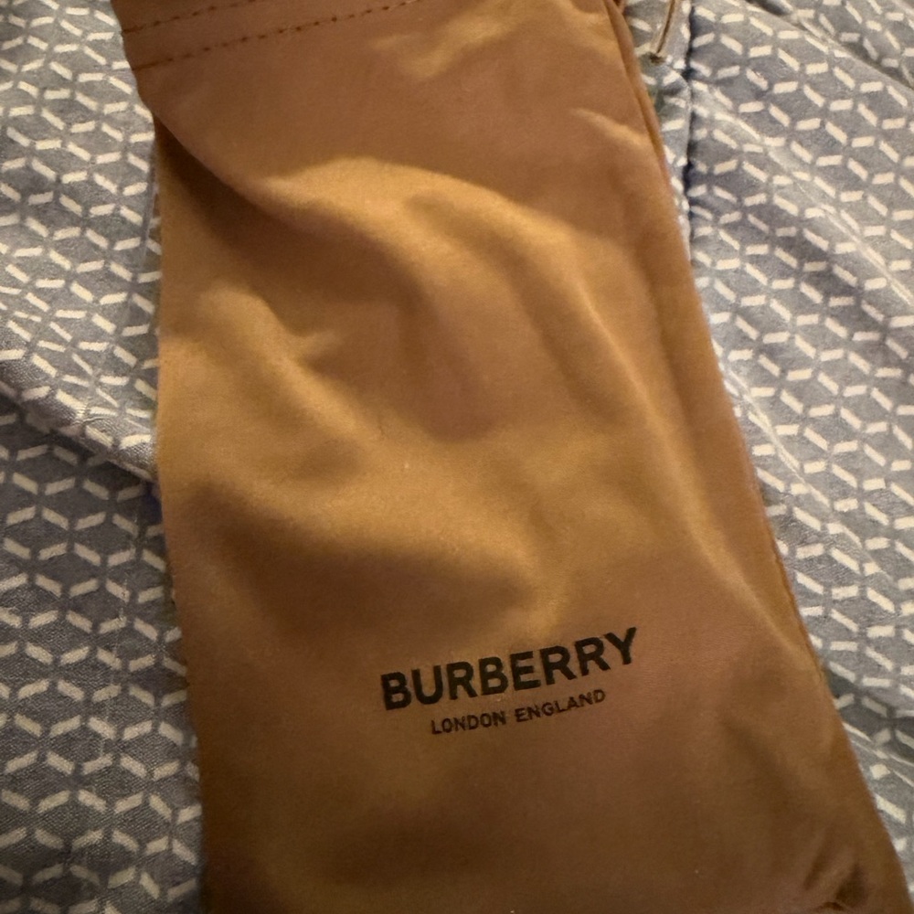 Burberry Sunglasses - Brand New in Box. - Picture 13 of 13